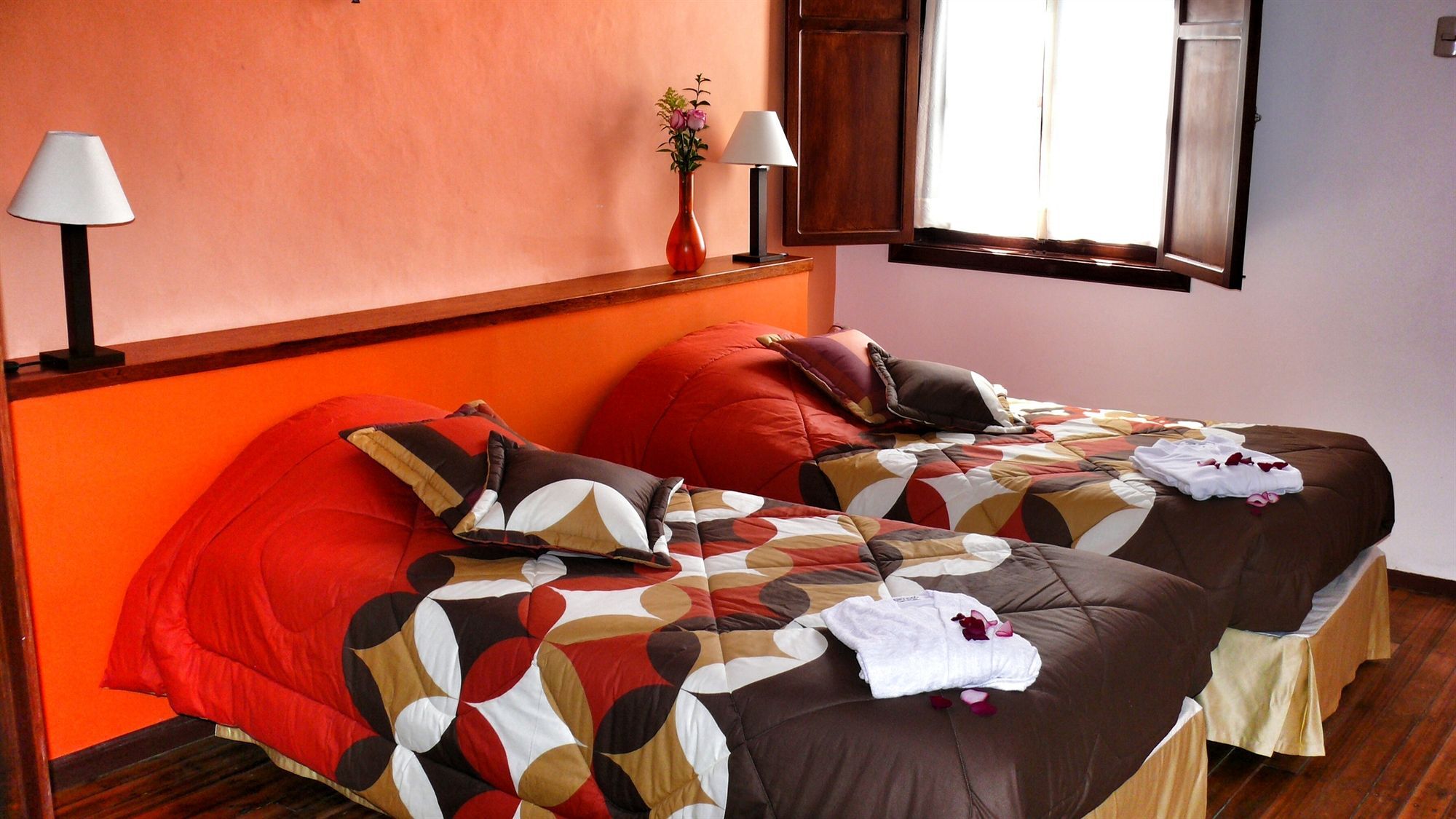 Casa De Las Rosas Куенка Екстериор снимка